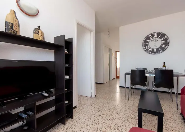 Virginia - Two Bed Apartment *